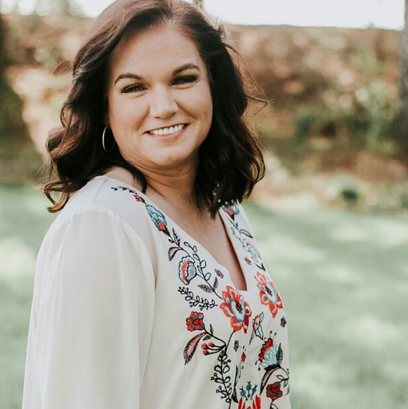 Meet your Posher, Laurie - Picture 1 of 1